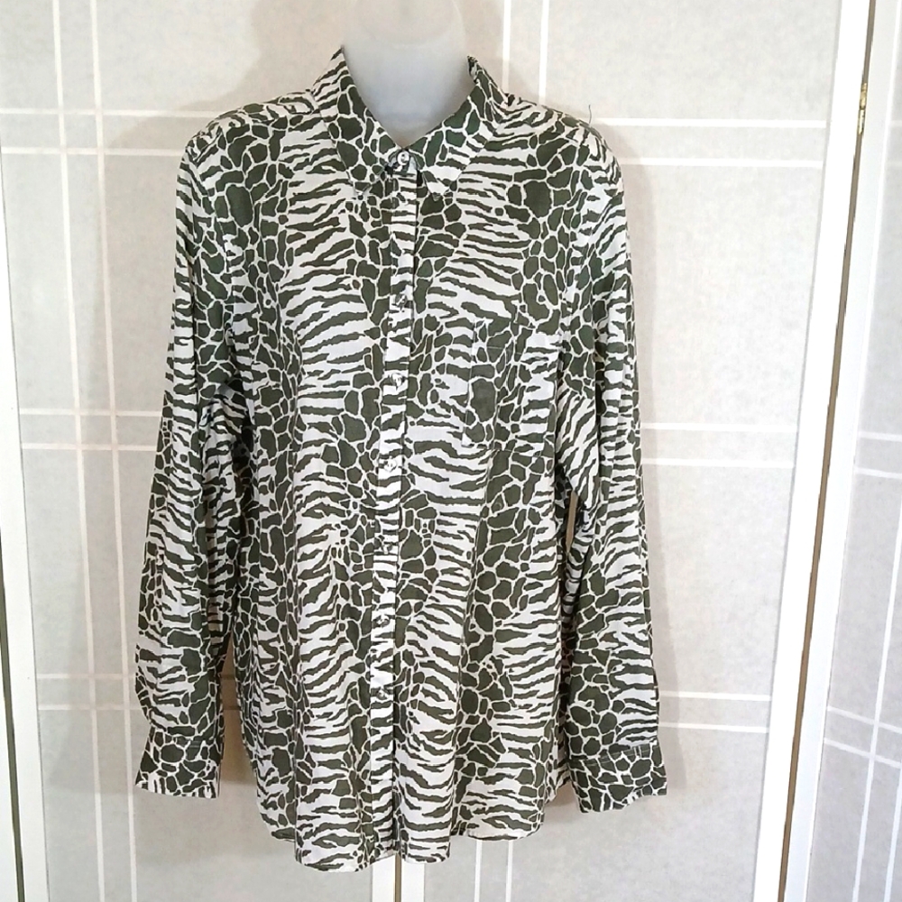 Foxcroft Tissue-Cotton Animaĺ Print Button-down Shirt